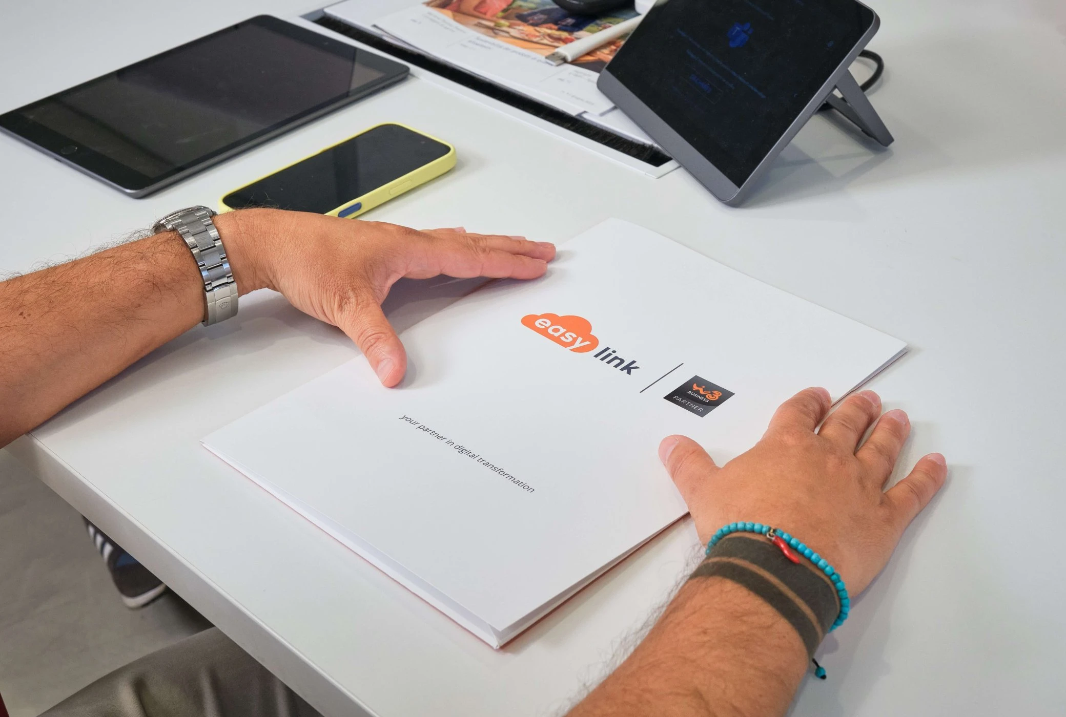 Consulente EasyLink in visita per la connettività aziendale a Bolzano e Trento